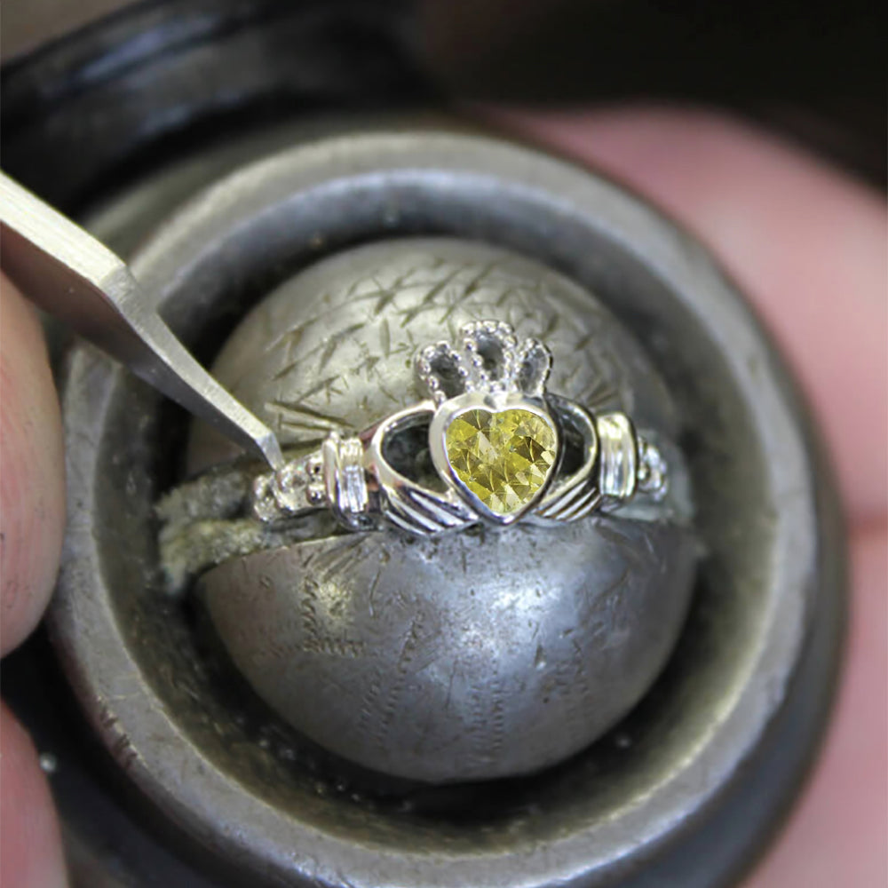August Birthstone Claddagh Ring